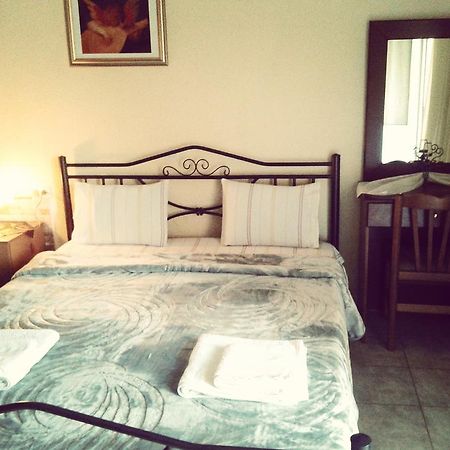 Guesthouse Adonis Като-Лутраки Экстерьер фото