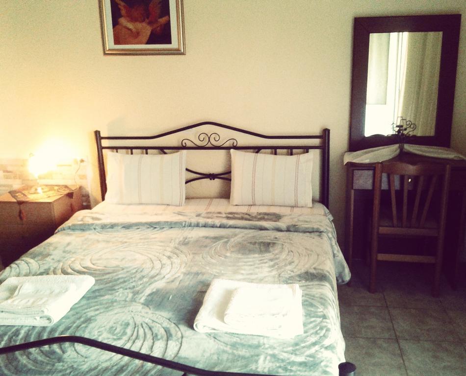 Guesthouse Adonis Като-Лутраки Экстерьер фото
