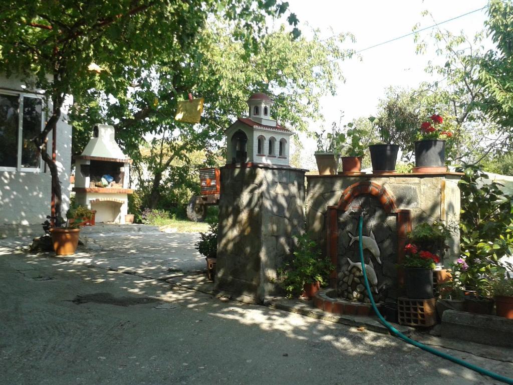Guesthouse Adonis Като-Лутраки Экстерьер фото