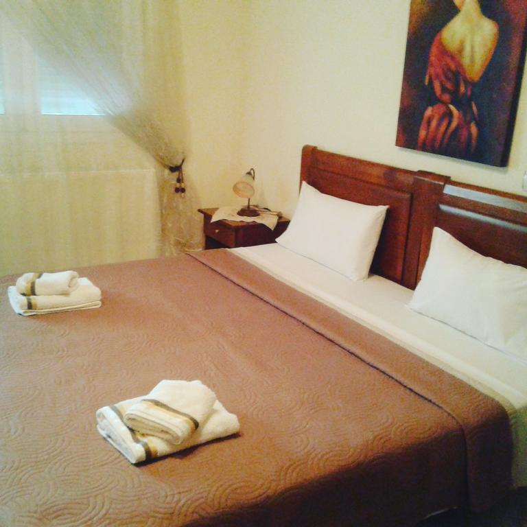 Guesthouse Adonis Като-Лутраки Экстерьер фото