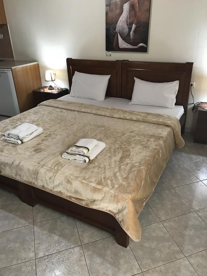 Guesthouse Adonis Като-Лутраки Экстерьер фото