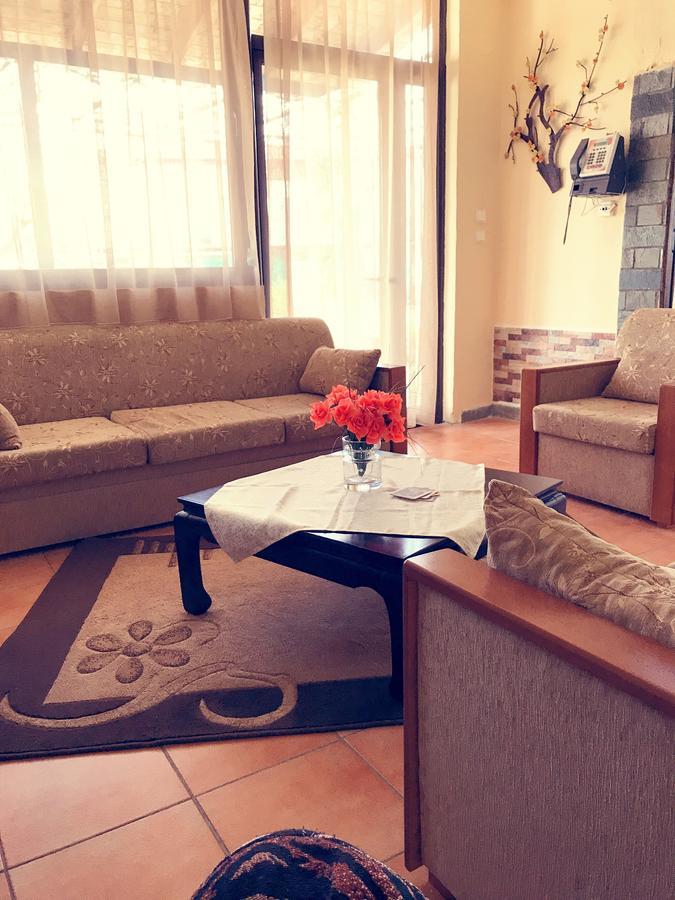 Guesthouse Adonis Като-Лутраки Экстерьер фото