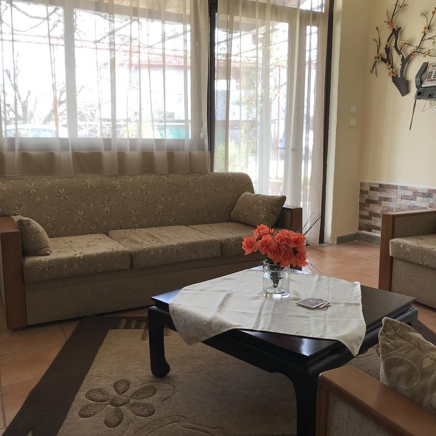 Guesthouse Adonis Като-Лутраки Экстерьер фото