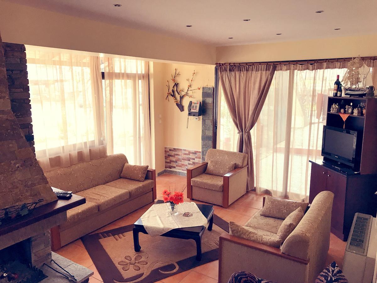 Guesthouse Adonis Като-Лутраки Экстерьер фото