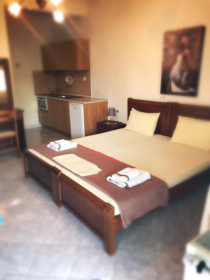 Guesthouse Adonis Като-Лутраки Экстерьер фото