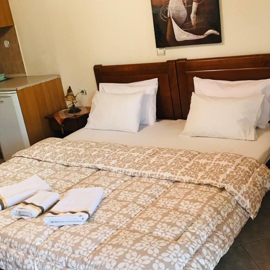 Guesthouse Adonis Като-Лутраки Экстерьер фото